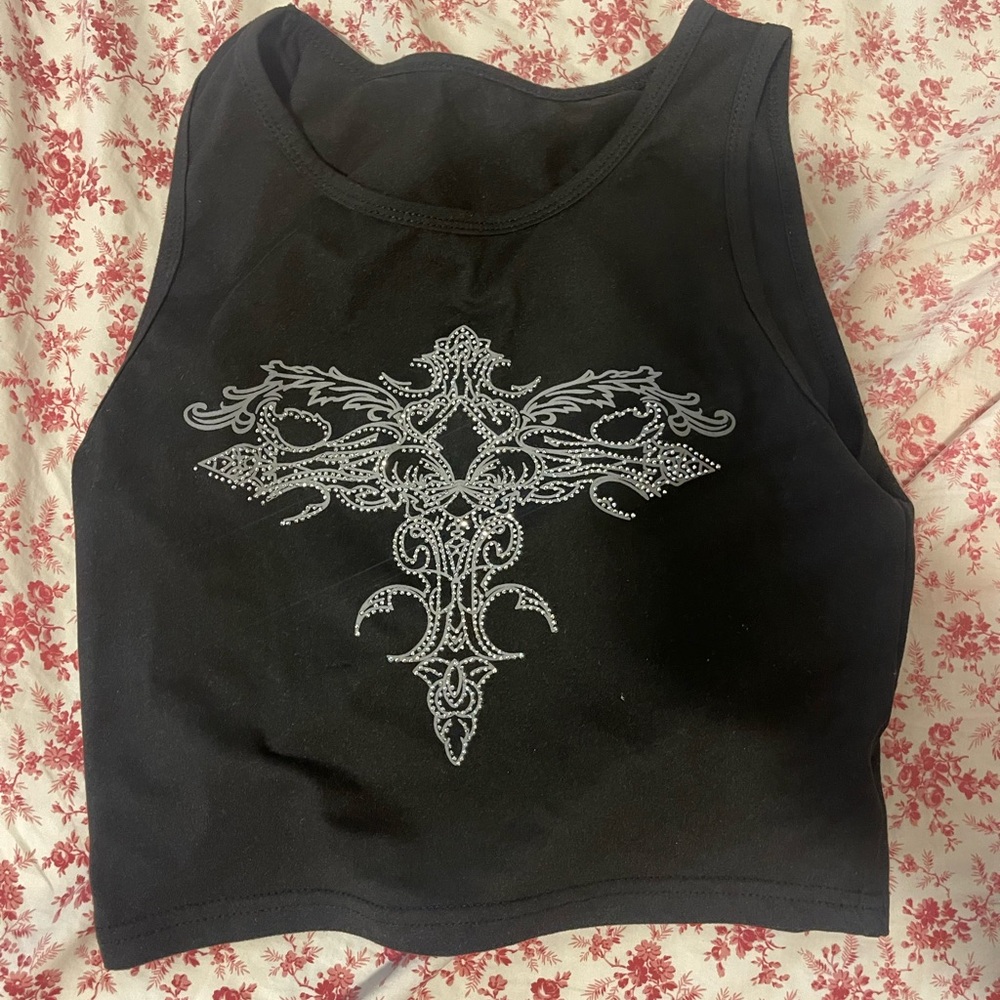 ROMWE Black Crop Top with Silver Design